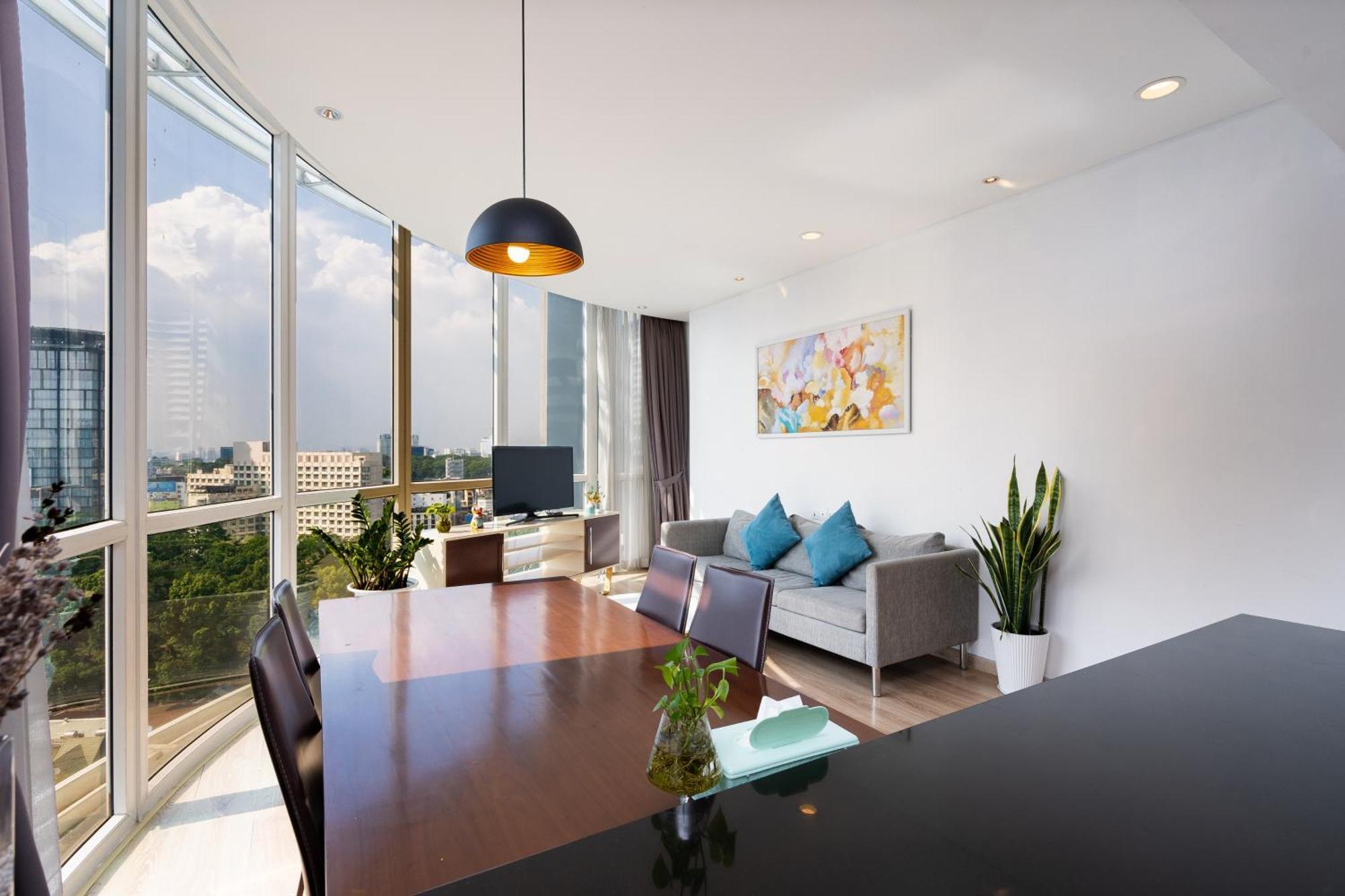 Khách sạn hẻo lánh Diamond Luxury The One Ben Thanh *