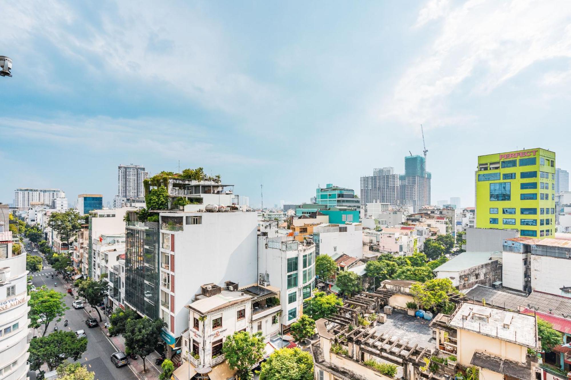 Khách sạn hẻo lánh Diamond Luxury The One Ben Thanh *
