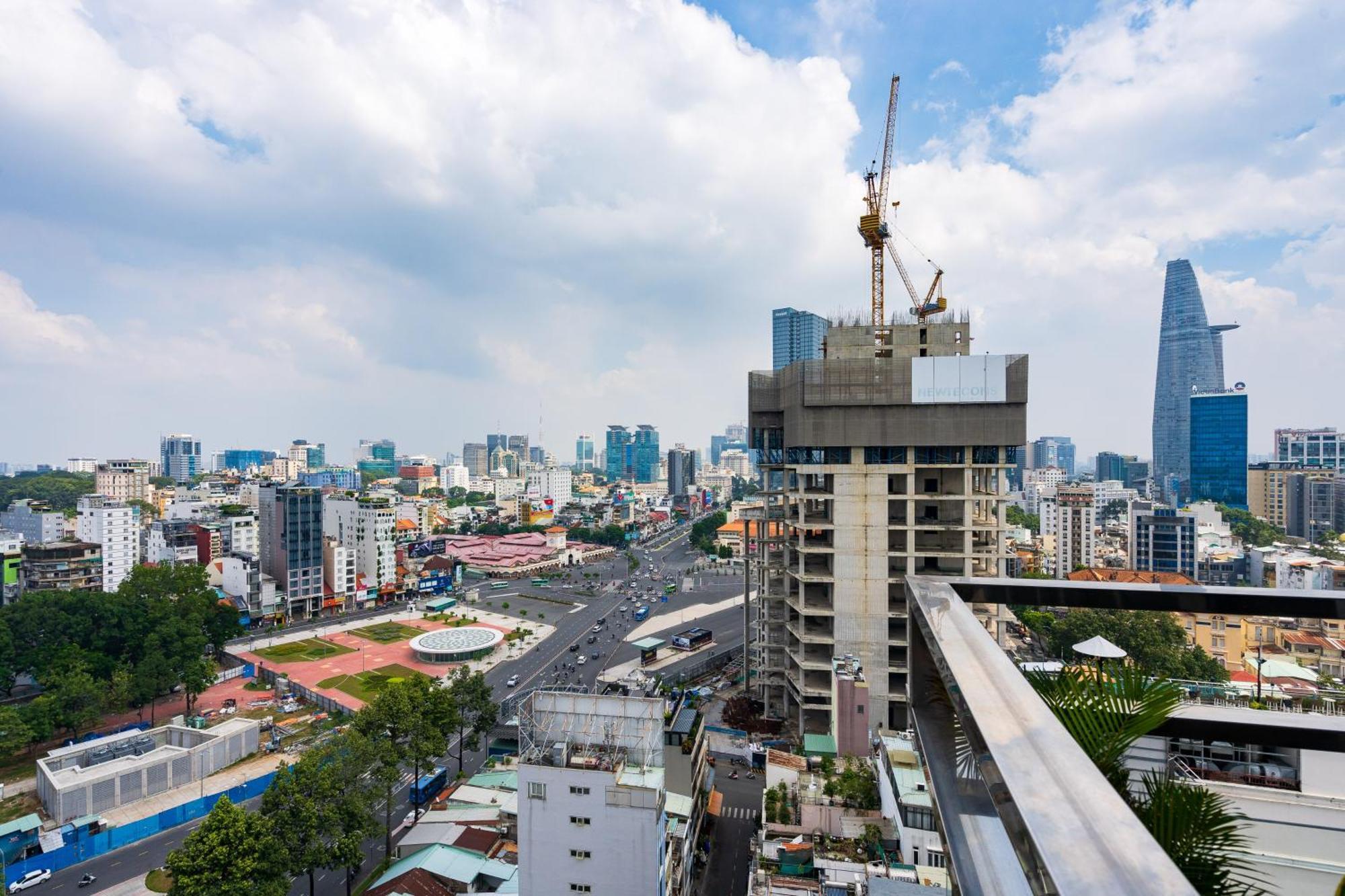 Khách sạn hẻo lánh Diamond Luxury The One Ben Thanh