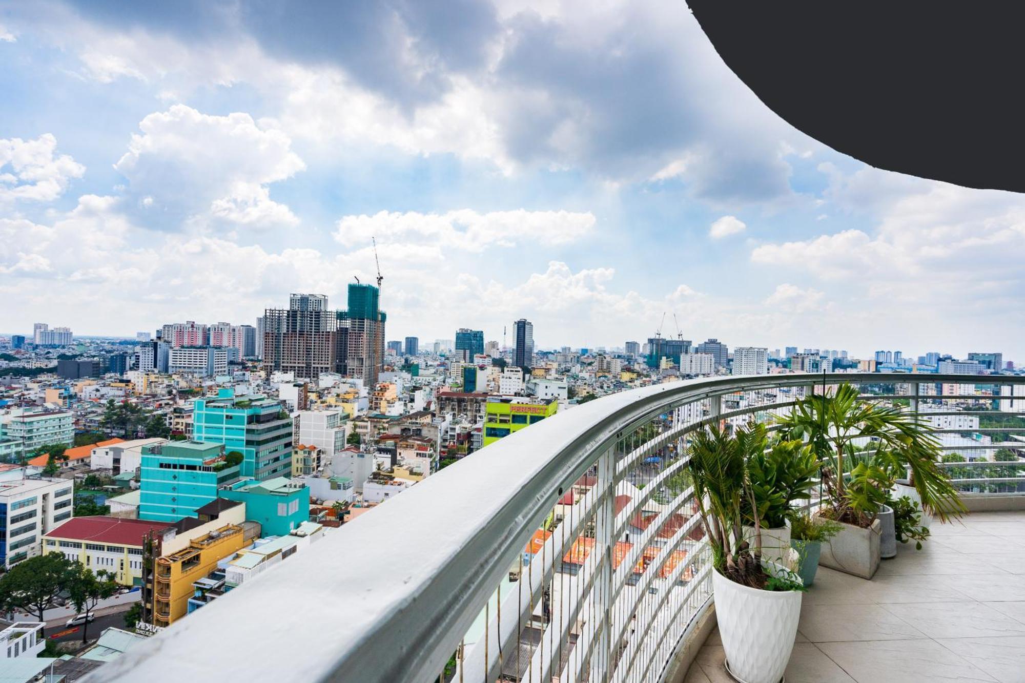 Khách sạn hẻo lánh Diamond Luxury The One Ben Thanh *