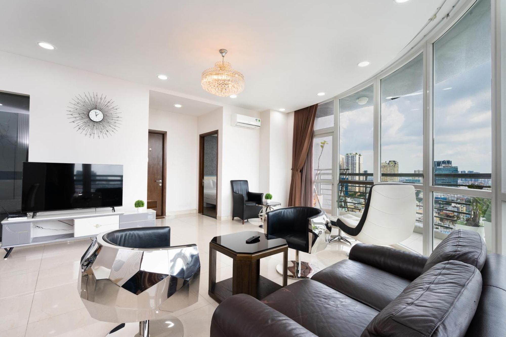 Khách sạn hẻo lánh Diamond Luxury The One Ben Thanh